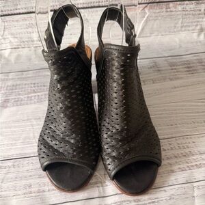 Steve Madden Peep Toe Booties 6.5 Perforated Ankle Strap Open Heel Womens Shoes